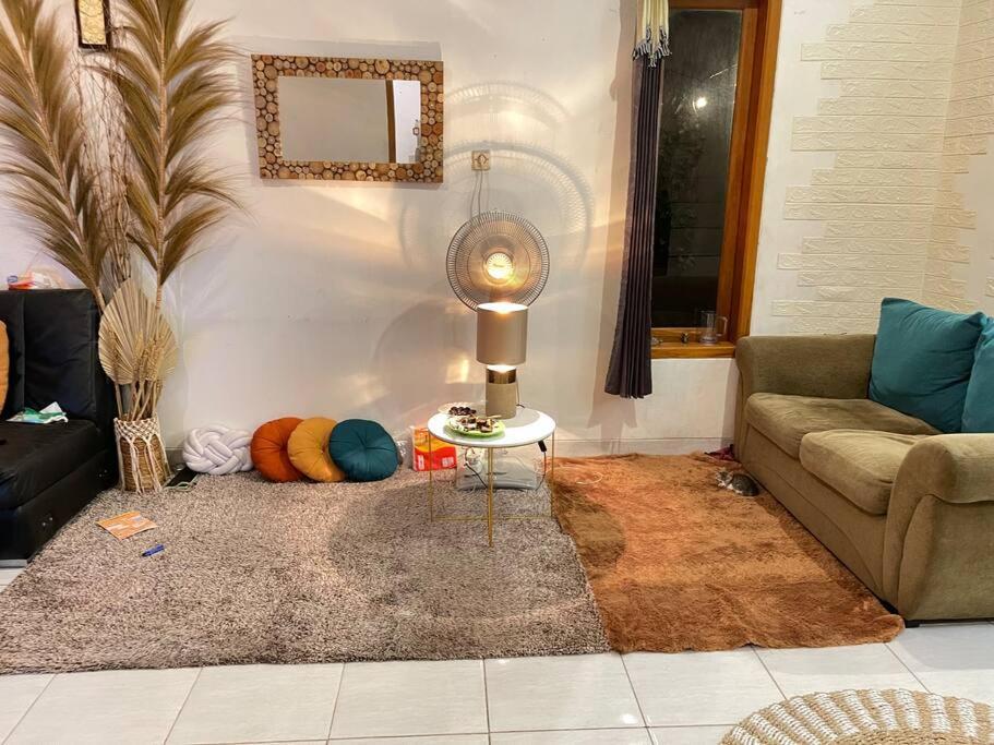 Вилла House In Bekasi Timur Экстерьер фото