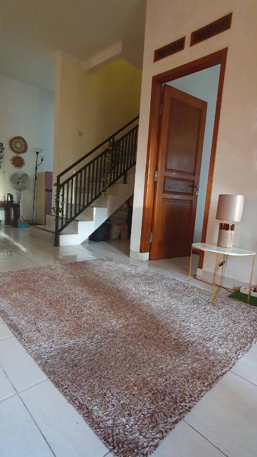 Вилла House In Bekasi Timur Экстерьер фото