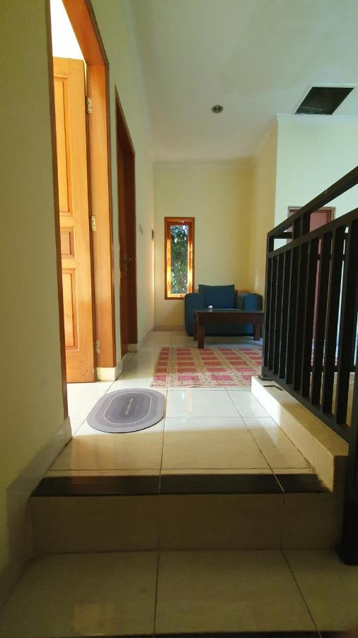 Вилла House In Bekasi Timur Экстерьер фото